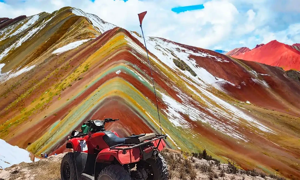 Cuatrimotos en la Montaña de Colores