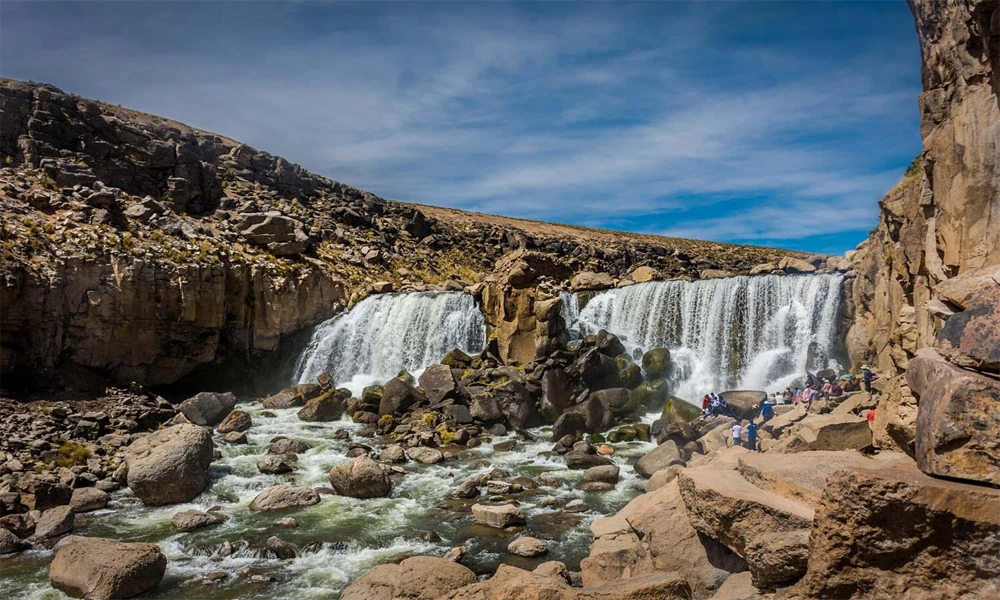 Excursión a la Catarata de Pillones | Naturaleza entre Rocas y Cascadas