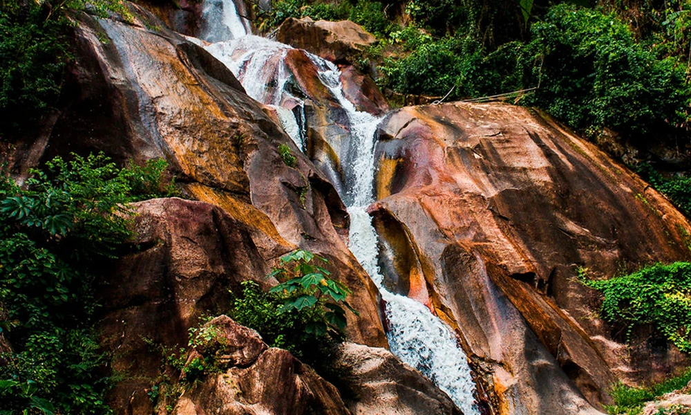 Tour Full Day 7 Tinajas – Catarata Illapani – Chocofinca