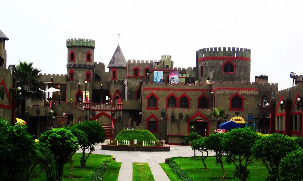 Full Day Tour of Lachay Hills and Chancay Castle