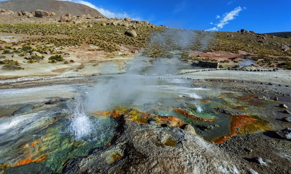 Amanecer Dorado en los Geysers del Tatio
