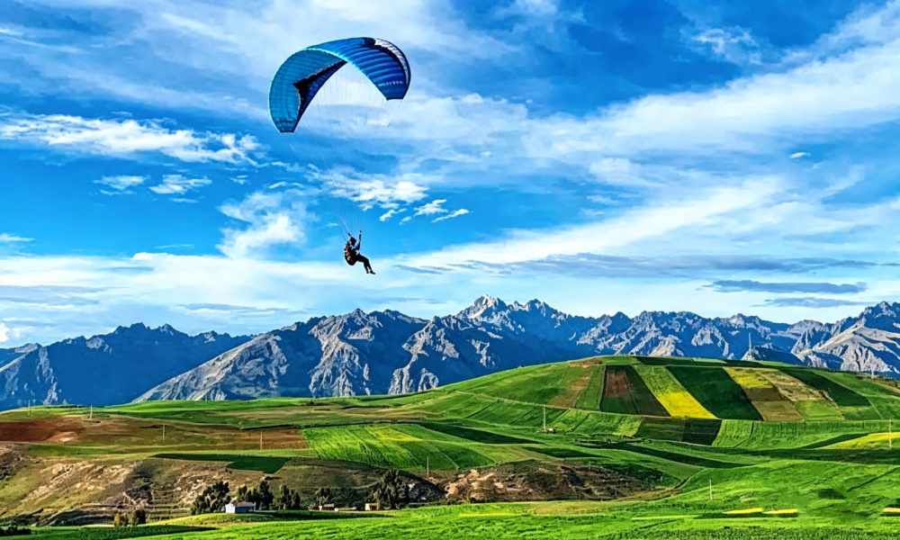 Parapente por el Valle Sagrado de los Incas | Vuela sobre los Andes desde Chinchero