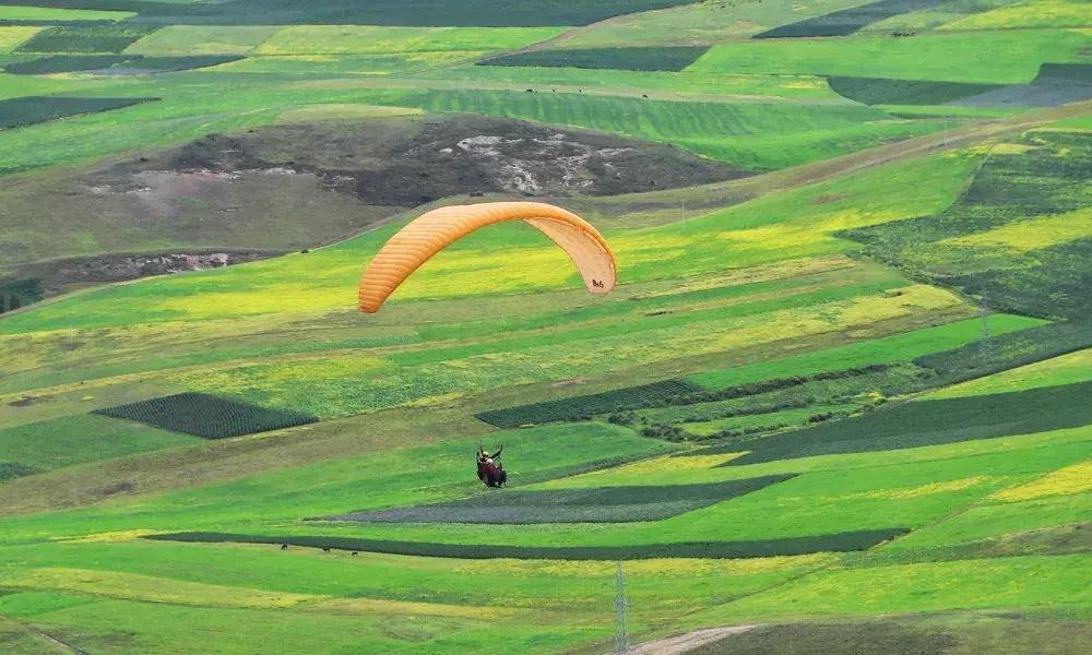Parapente por el Valle Sagrado de los Incas | Vuela sobre los Andes desde Chinchero