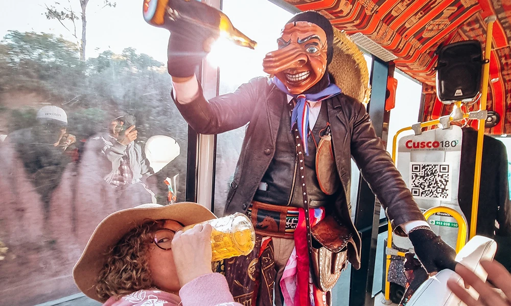 Cusco Scenic Panoramic Bus Tour 180° with Pisco Sour and Traditional Dances