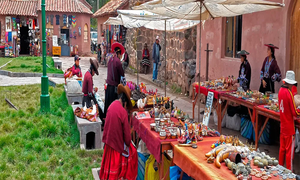 Tour Ruta del Sol | De Cusco a Puno visitando Raqchi – Templo de Wiracocha
