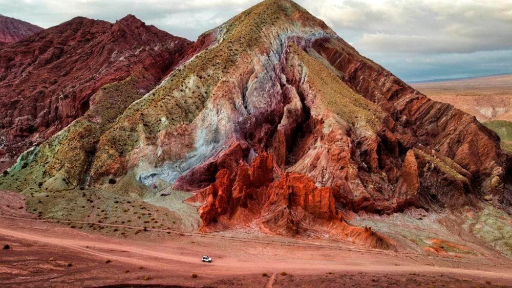 Live the Rainbow Valley Experience