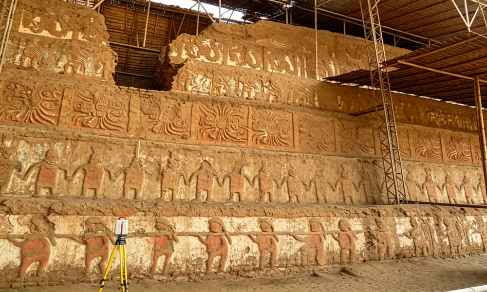 Tour of the Sun and Moon Temples + Chan Chan, Paso Horses & Huanchaco
