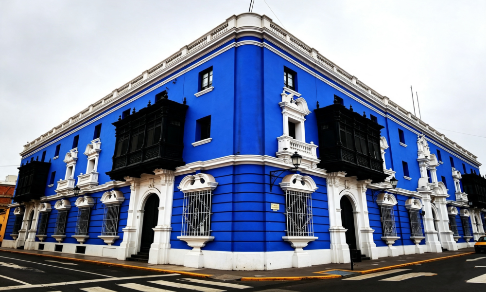 Panoramic Bus City Tour | Giant Mosaic Mural | Trujillo