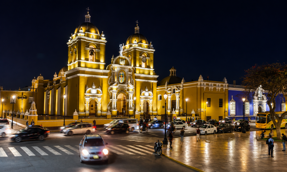 Panoramic Bus City Tour | Giant Mosaic Mural | Trujillo