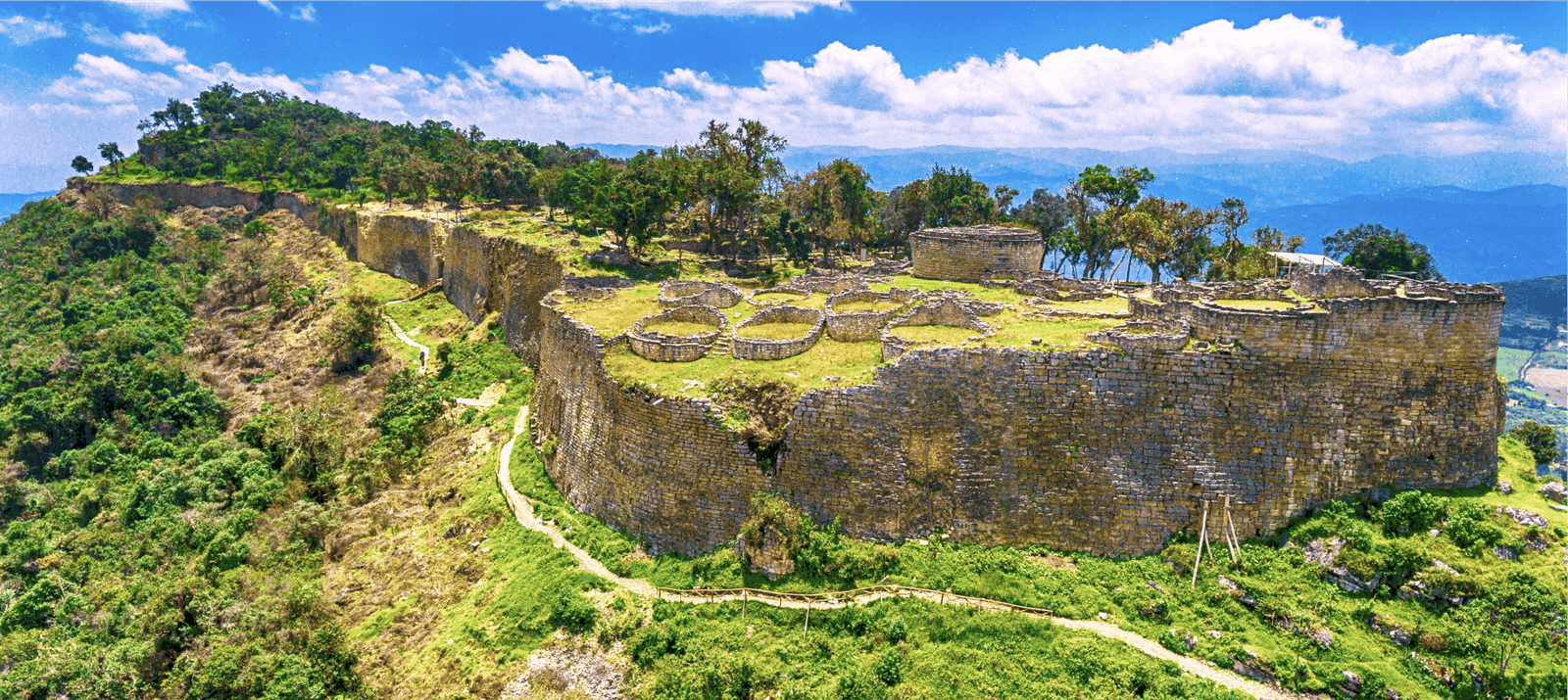 Tour Chachapoyas 4 Días y 3 Noche | Zona Arqueológica de Kuelap