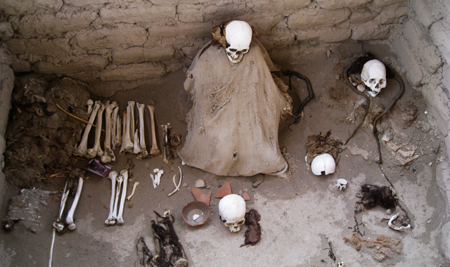 Excursión al cementerio de Chauchilla | Tumbas preincaicas
