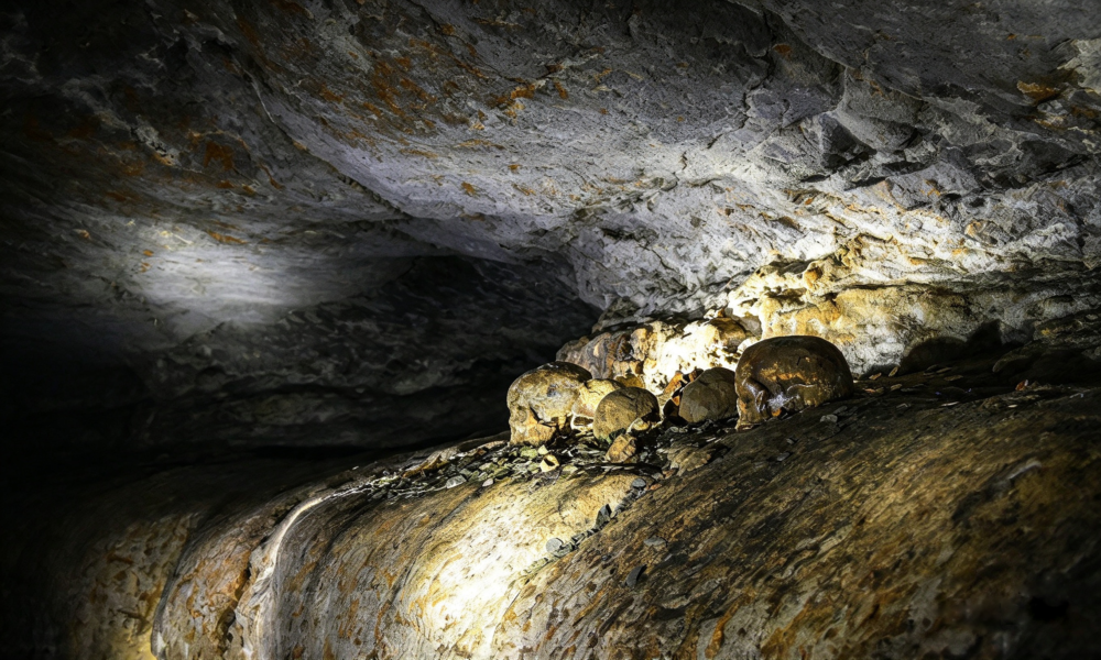 Sarcófagos de Karajia y la Caverna de Quiocta